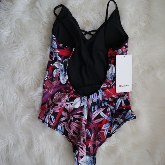 NWT - Lululemon bathing suit - size 6 - Picture 4 of 5